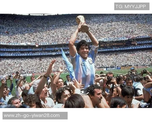 《探索世界足球巨星的传奇人生与辉煌成就》